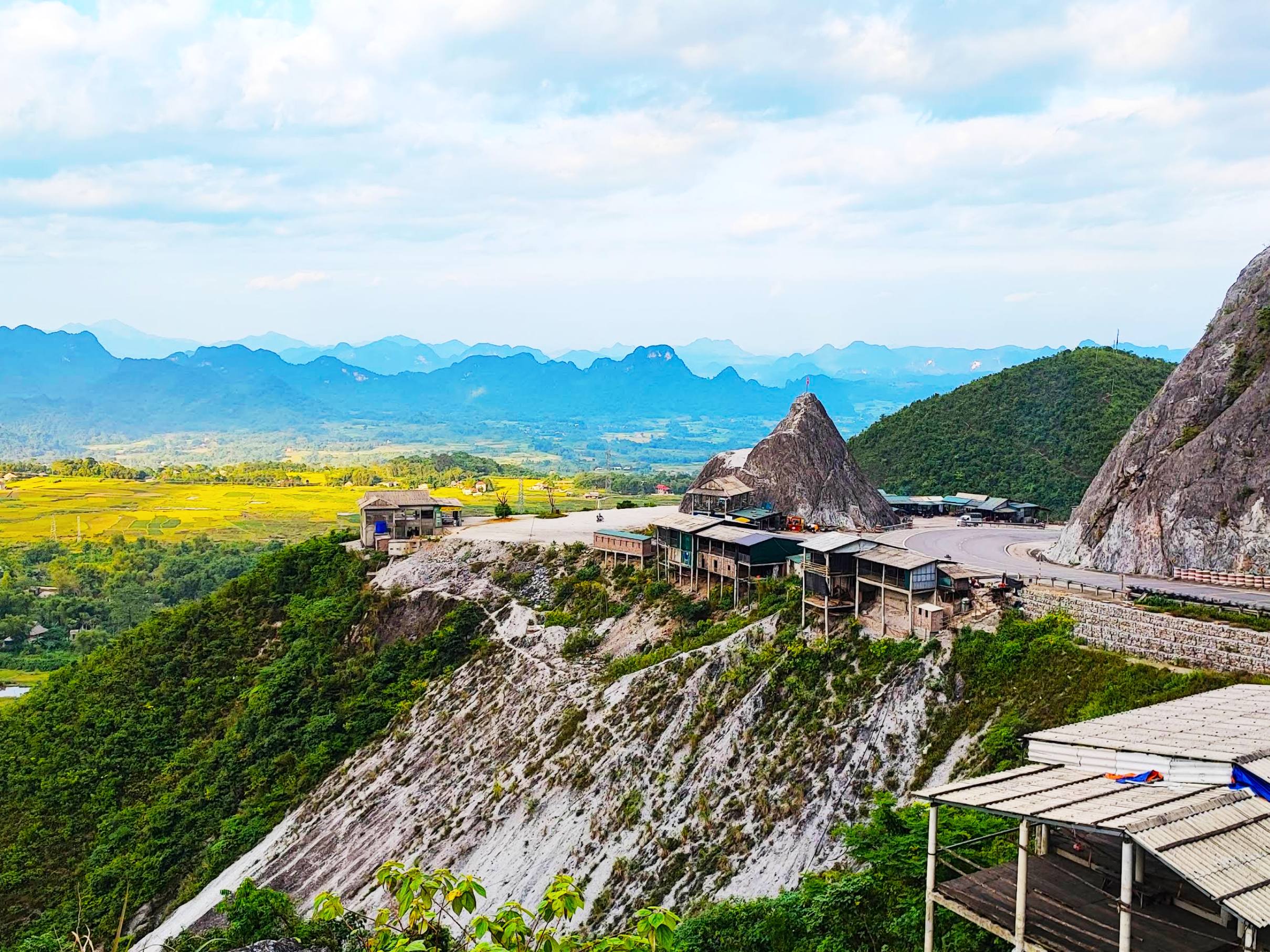 Ninh Binh to Mai Chau: Hidden Waterfall & Nature Transfer image 4