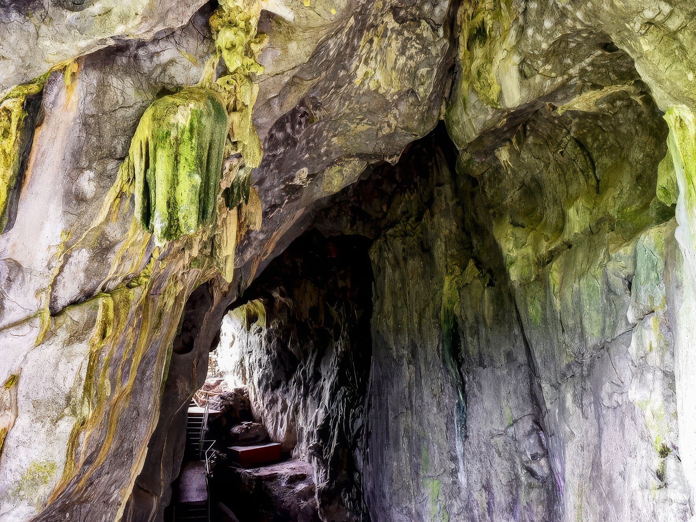 From Mai Chau: Con Moong Cave and Suoi Gio Waterfall Tour image 6
