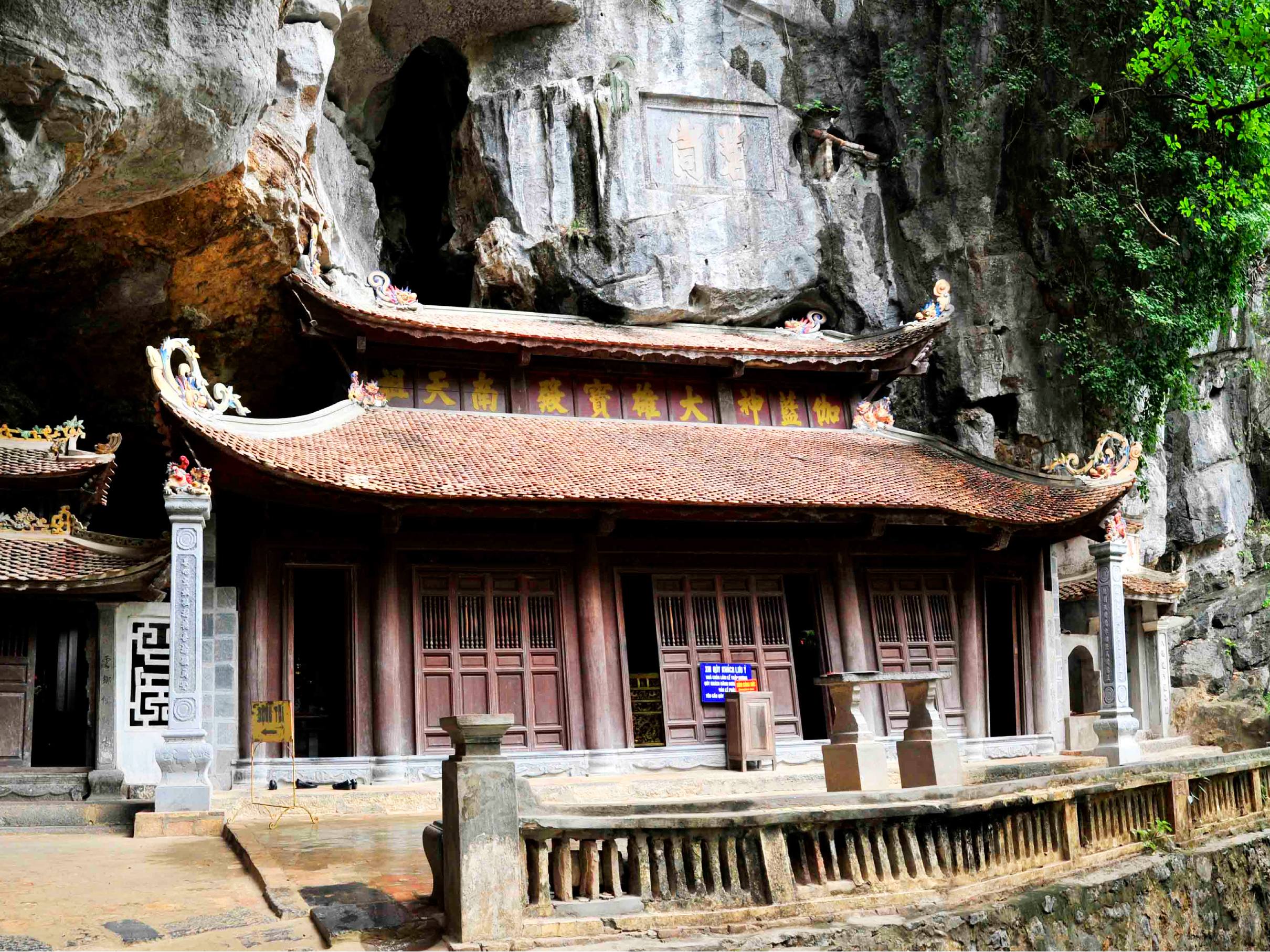 From Ninh Binh : Bich Dong Pagoda & Suoi Gio Waterfall Tour image 2