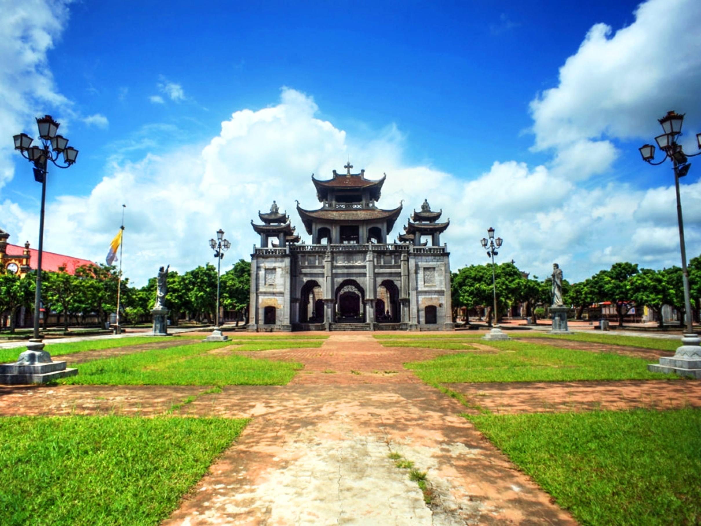 Ninh Binh: Phat Diem Stone Cathedral & Pineapple Farm Tour image 4