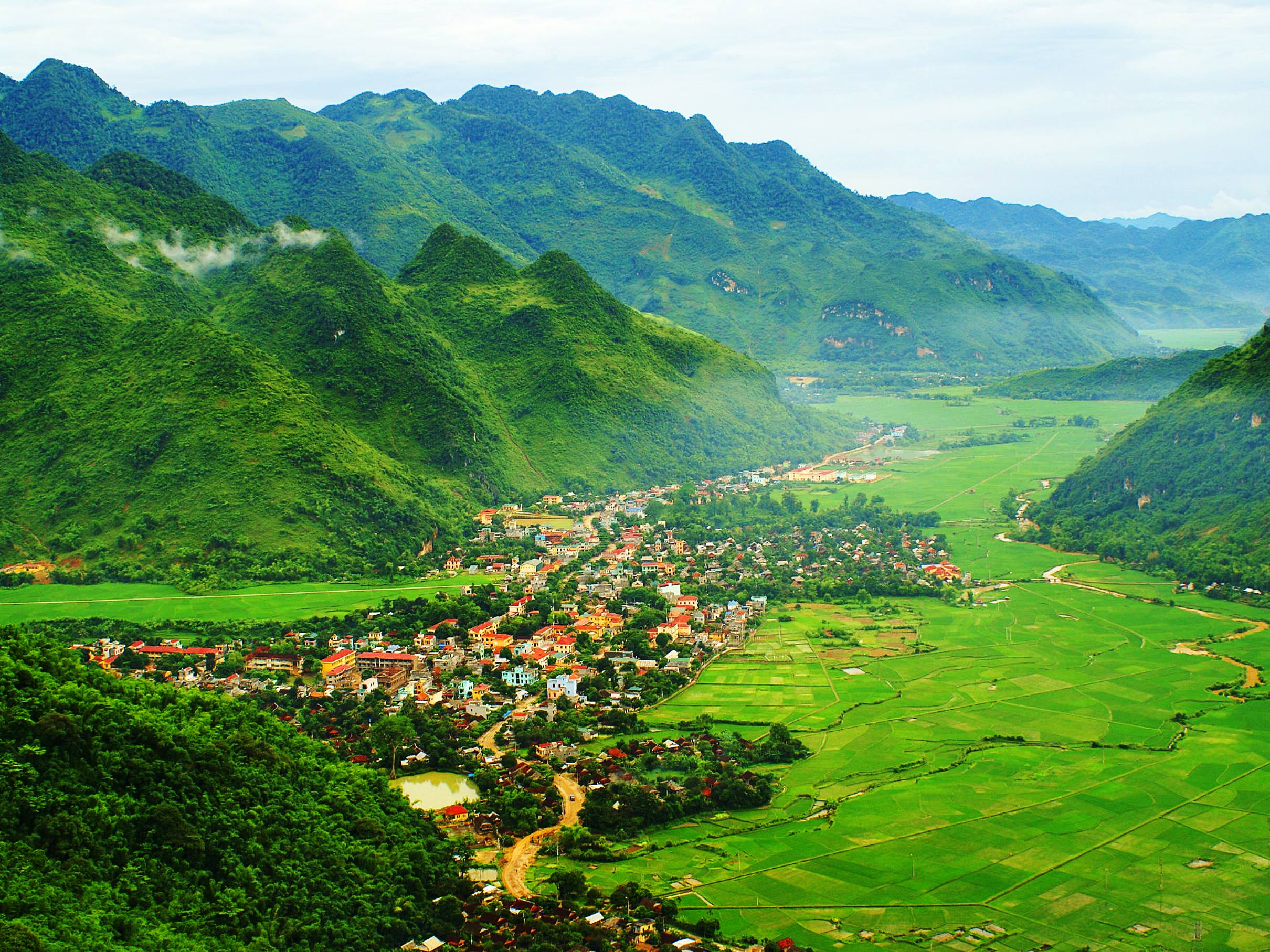 From Mai Chau: Ninh Binh Transfer with Suoi Gio Waterfall