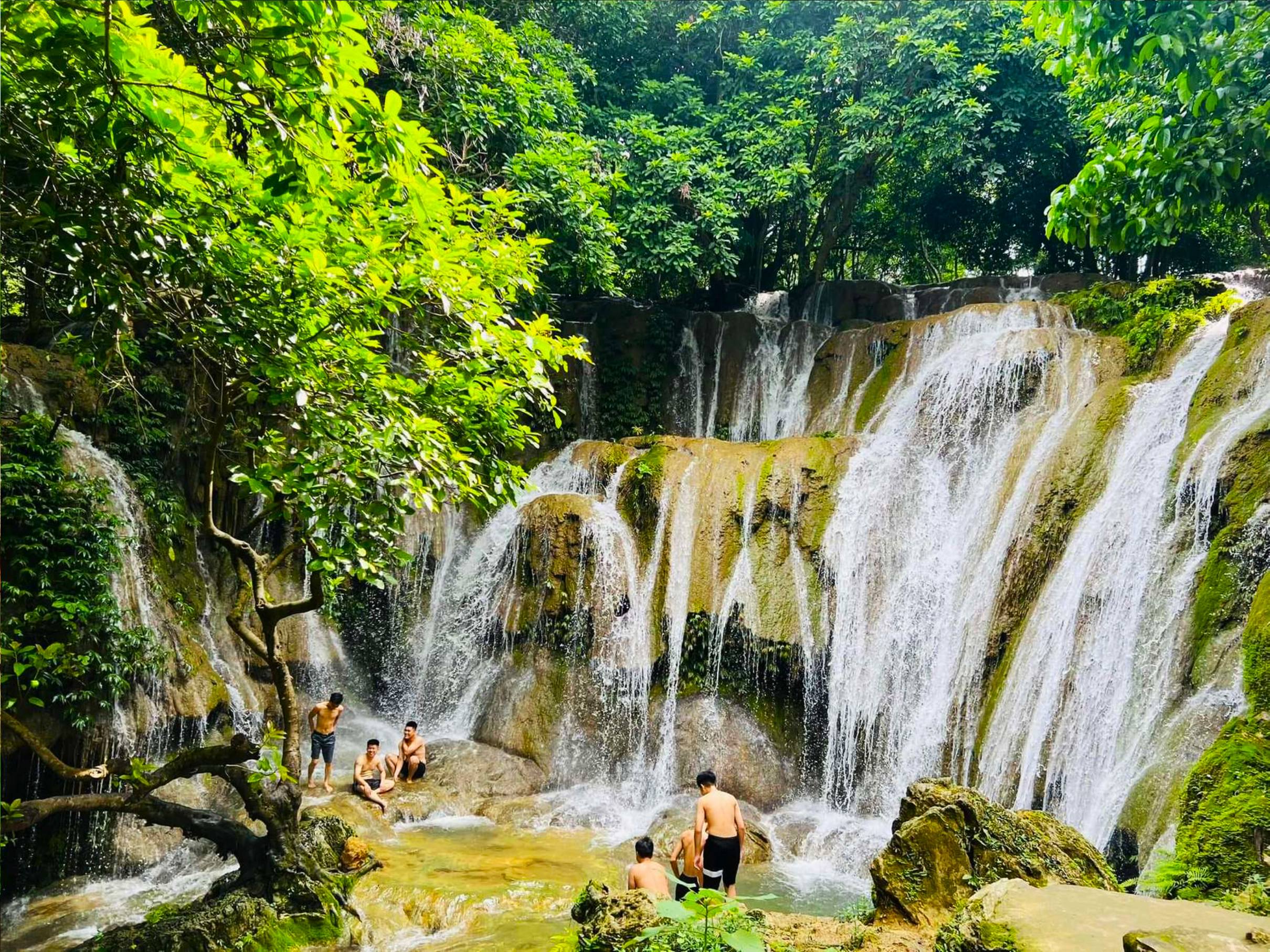 Ninh Binh: Elephant Waterfall & Mai Chau Valley Tour