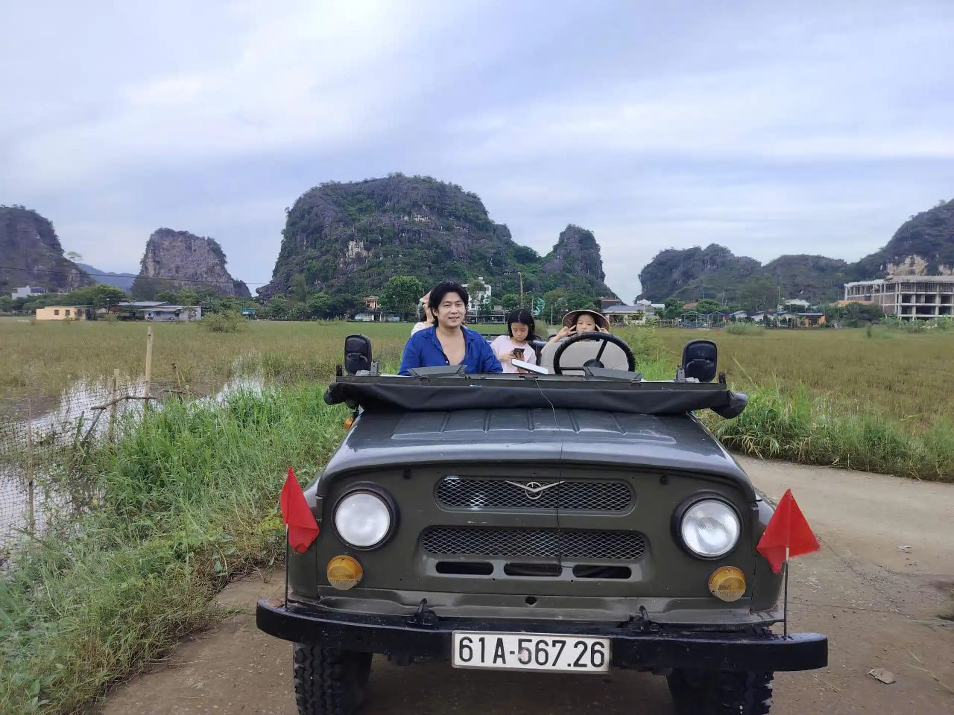 Ninh Binh: Suoi Gio Waterfall Tour with Lunch & Kayaking