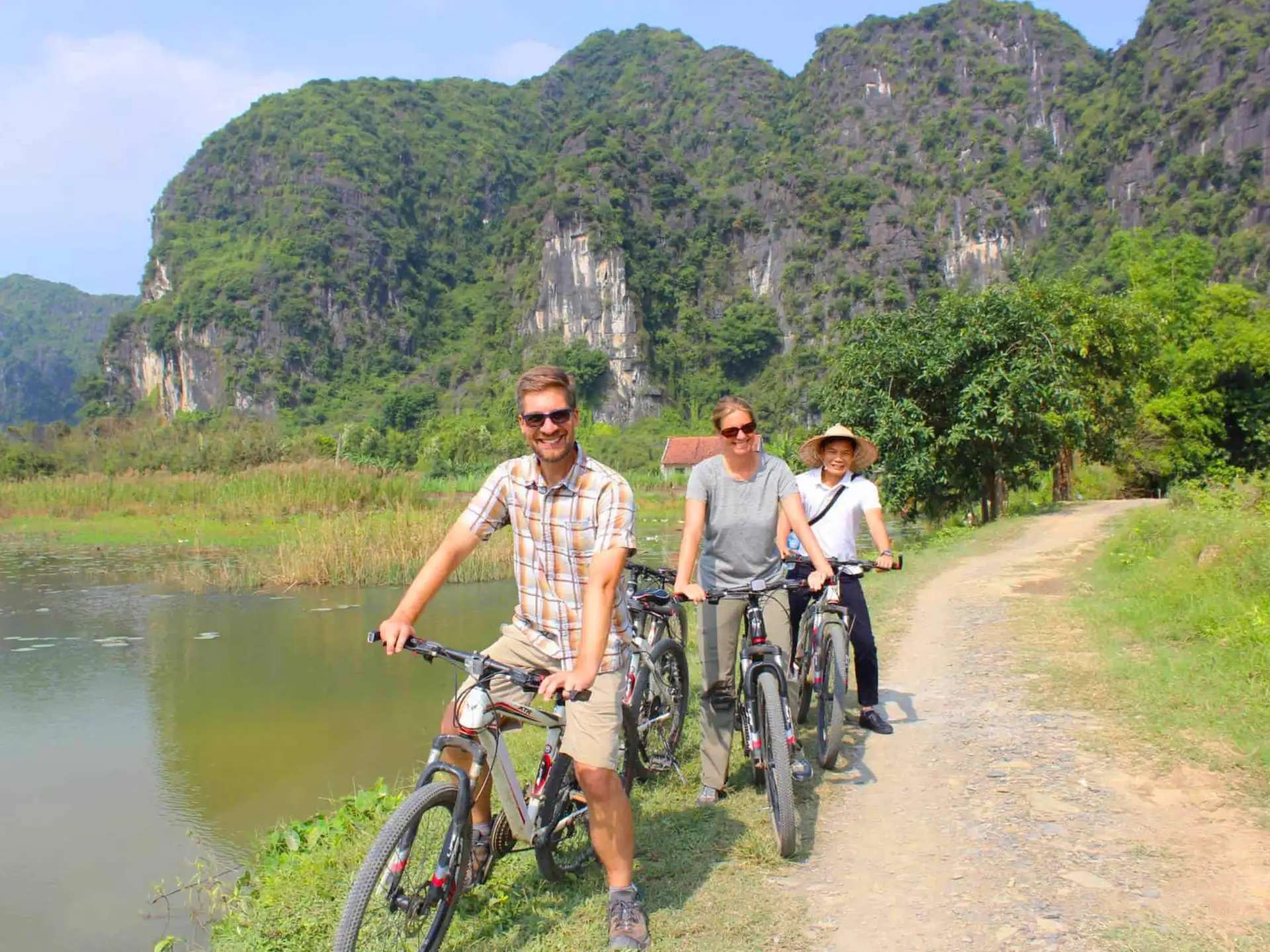 From Hanoi: Suoi Gio Adventure Park & Cuc Phuong Day Trip