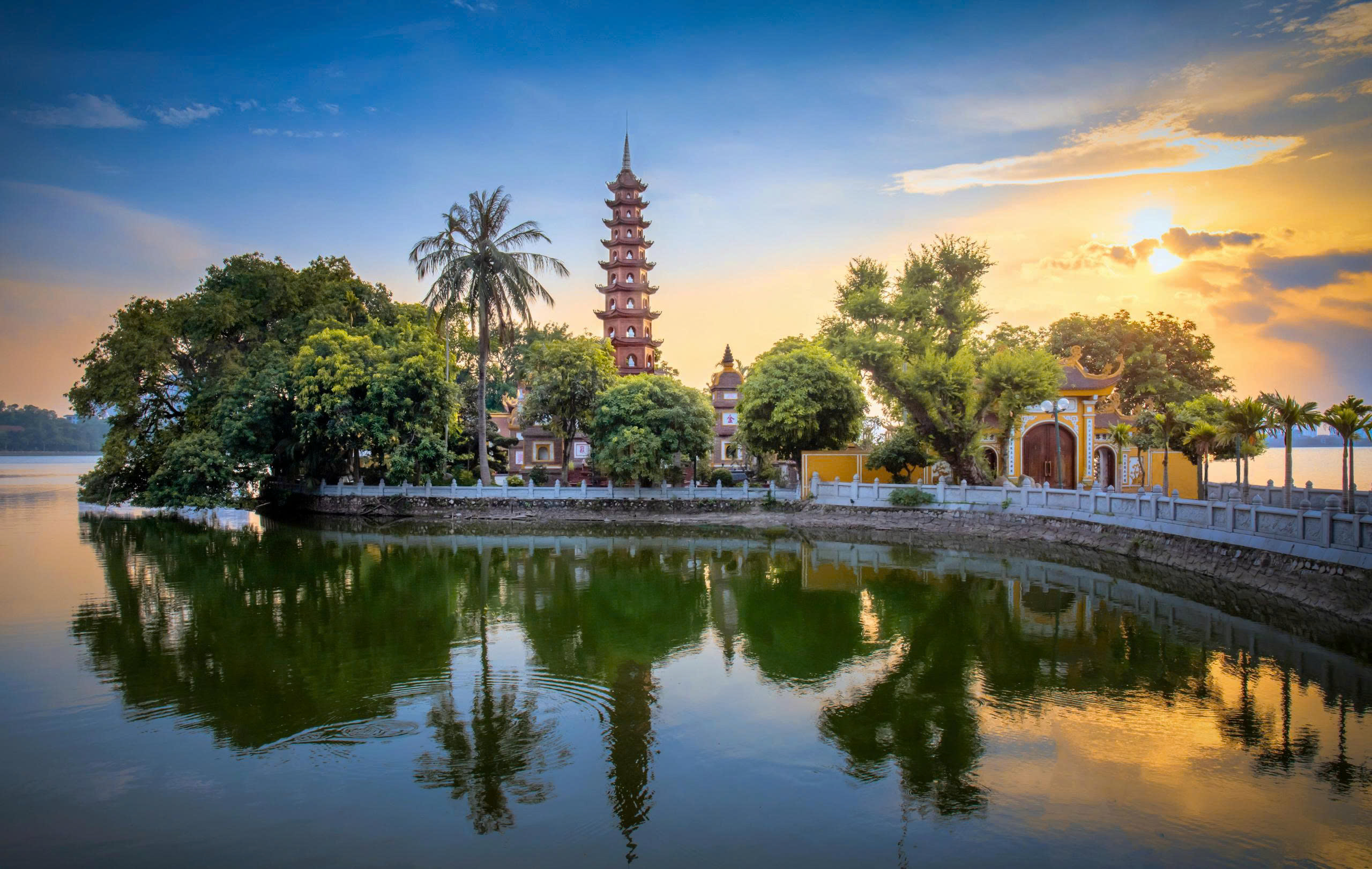 HANOI CITY TOUR:  INCENSE VILLAGE - TRAIN STREET - HOA LO PRISON - TEMPLE OF LITERATURE - HOCHIMINH MAUSOLEUM - TRAN QUOC PAGODA - EGG COFFEE