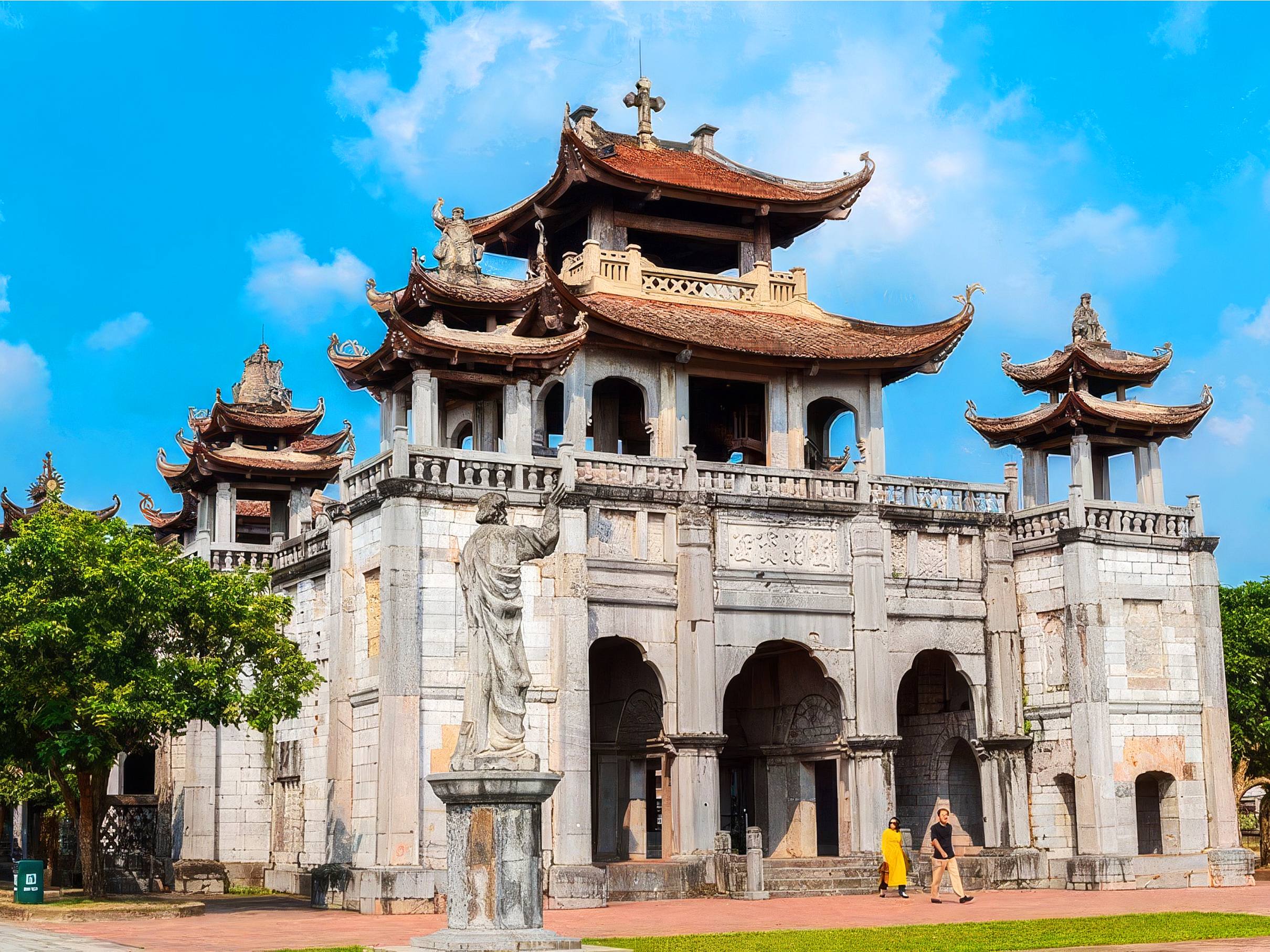 Ninh Binh: Phat Diem Stone Cathedral & Suoi Gio Waterfall